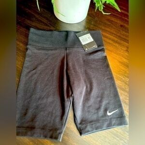 NWT Nike Sportswear Leg-A-See Women's Bike Shorts, Size XS